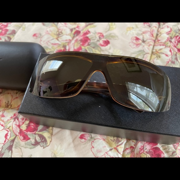 Chanel - Picture 6 of 6